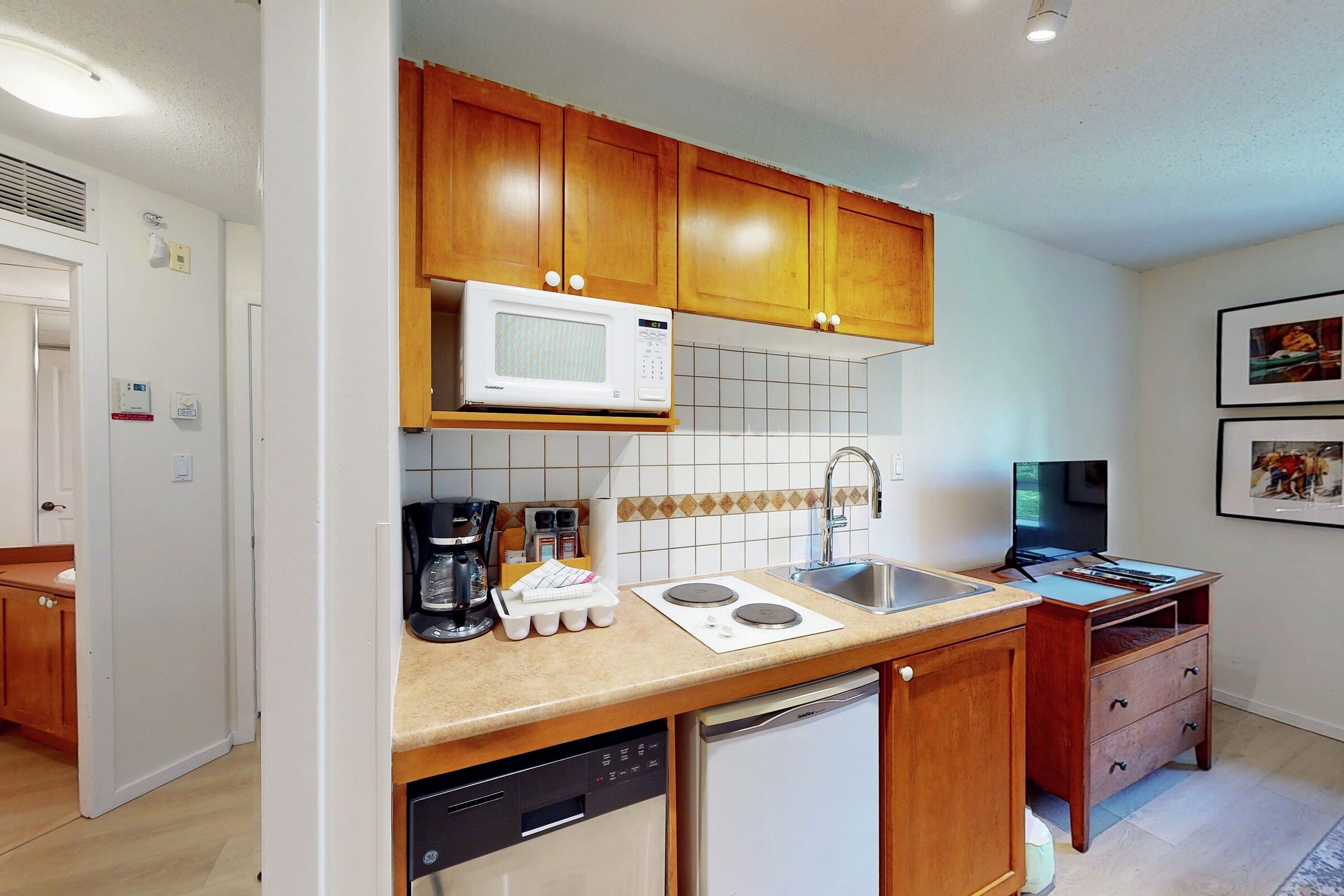 #311 - Studio Kitchenette