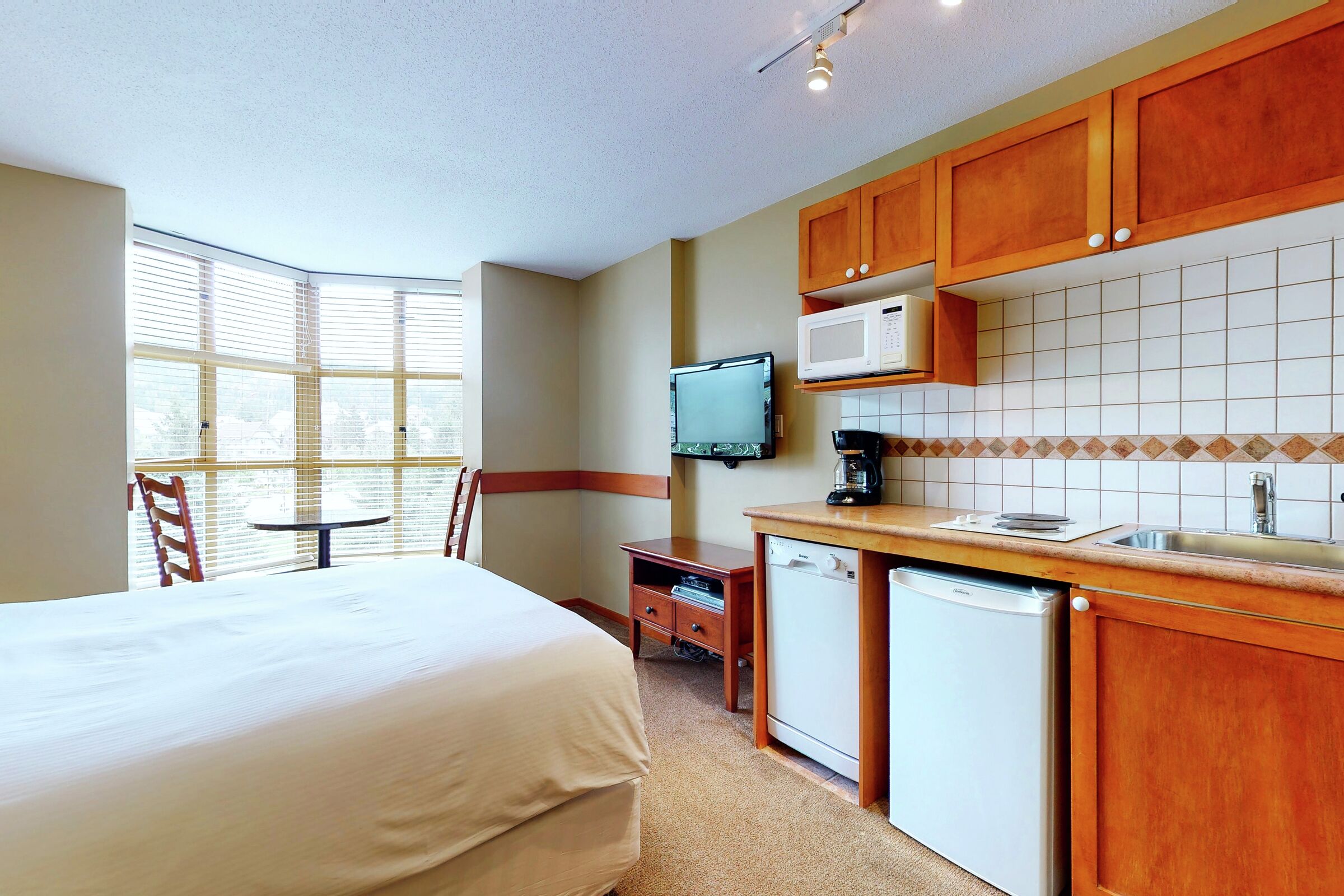 #508 - Studio Kitchenette