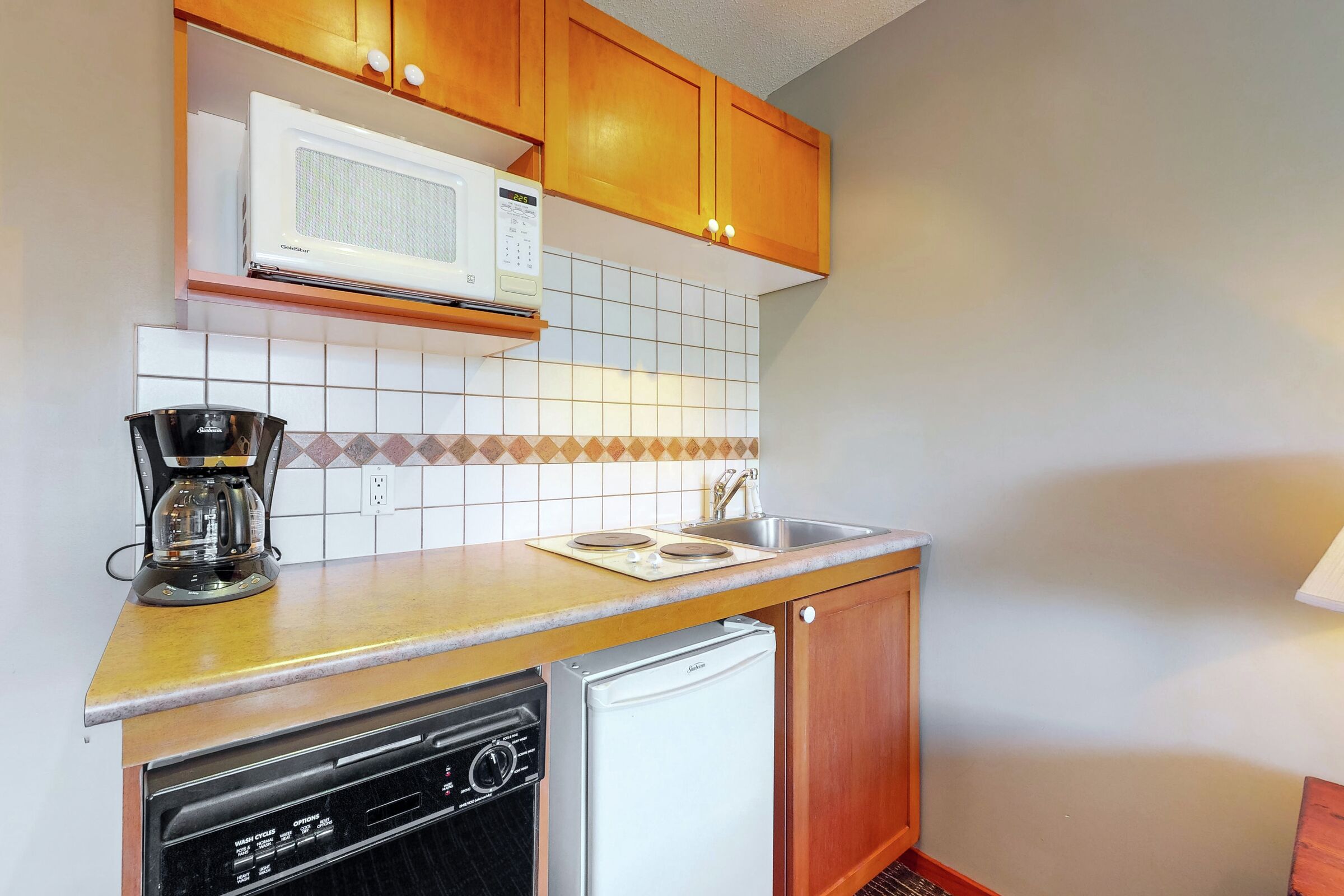 #435 - Studio Kitchenette