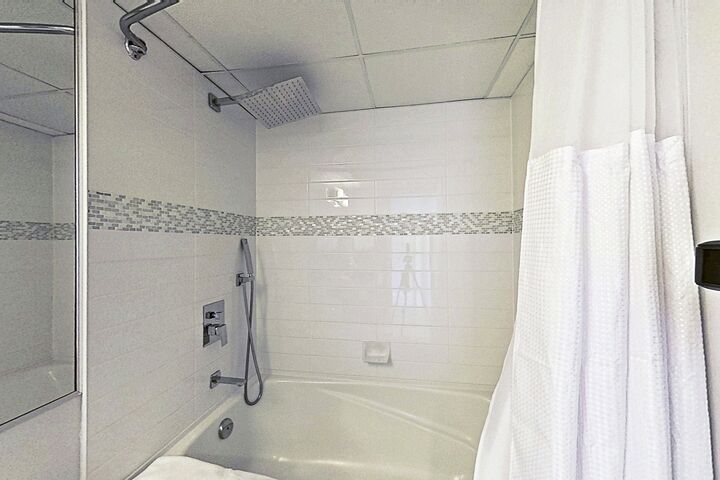 #610 - Studio Bathroom