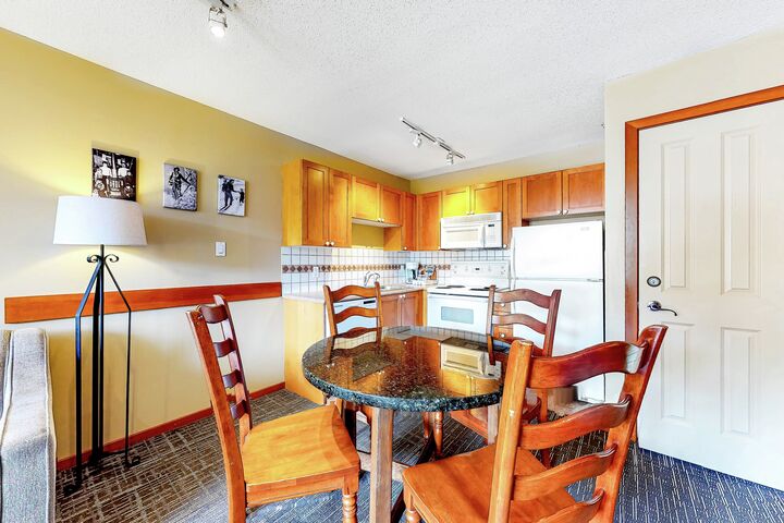 Dining Area & Kitchen