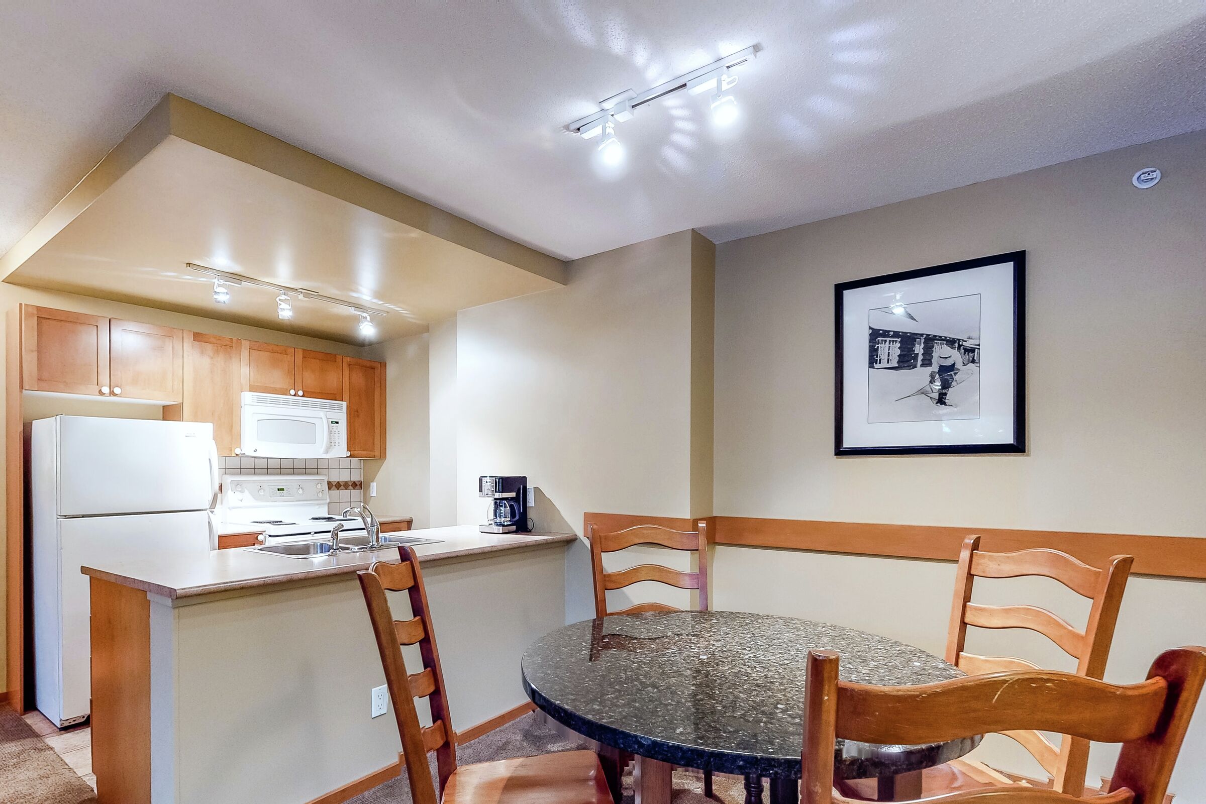 #204 - Dining Room & Kitchen