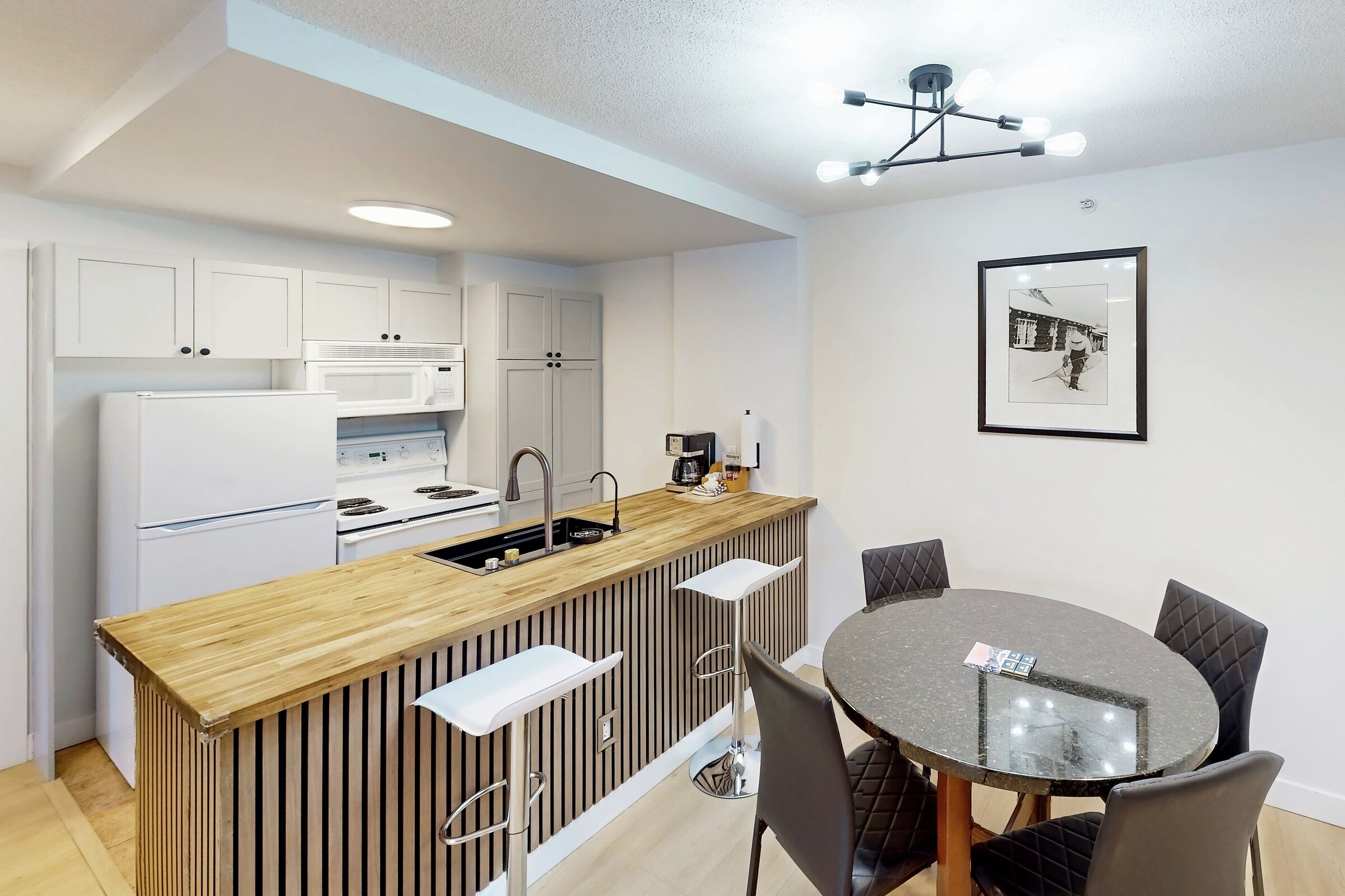Dining Area & Kitchen