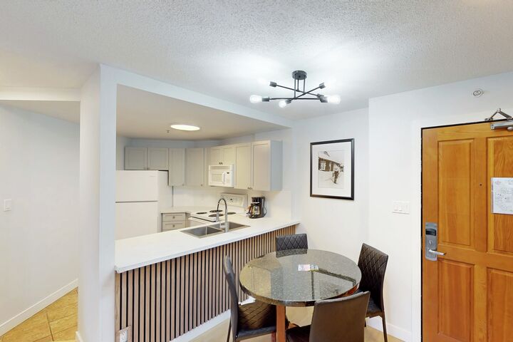 Dining Area & Kitchen