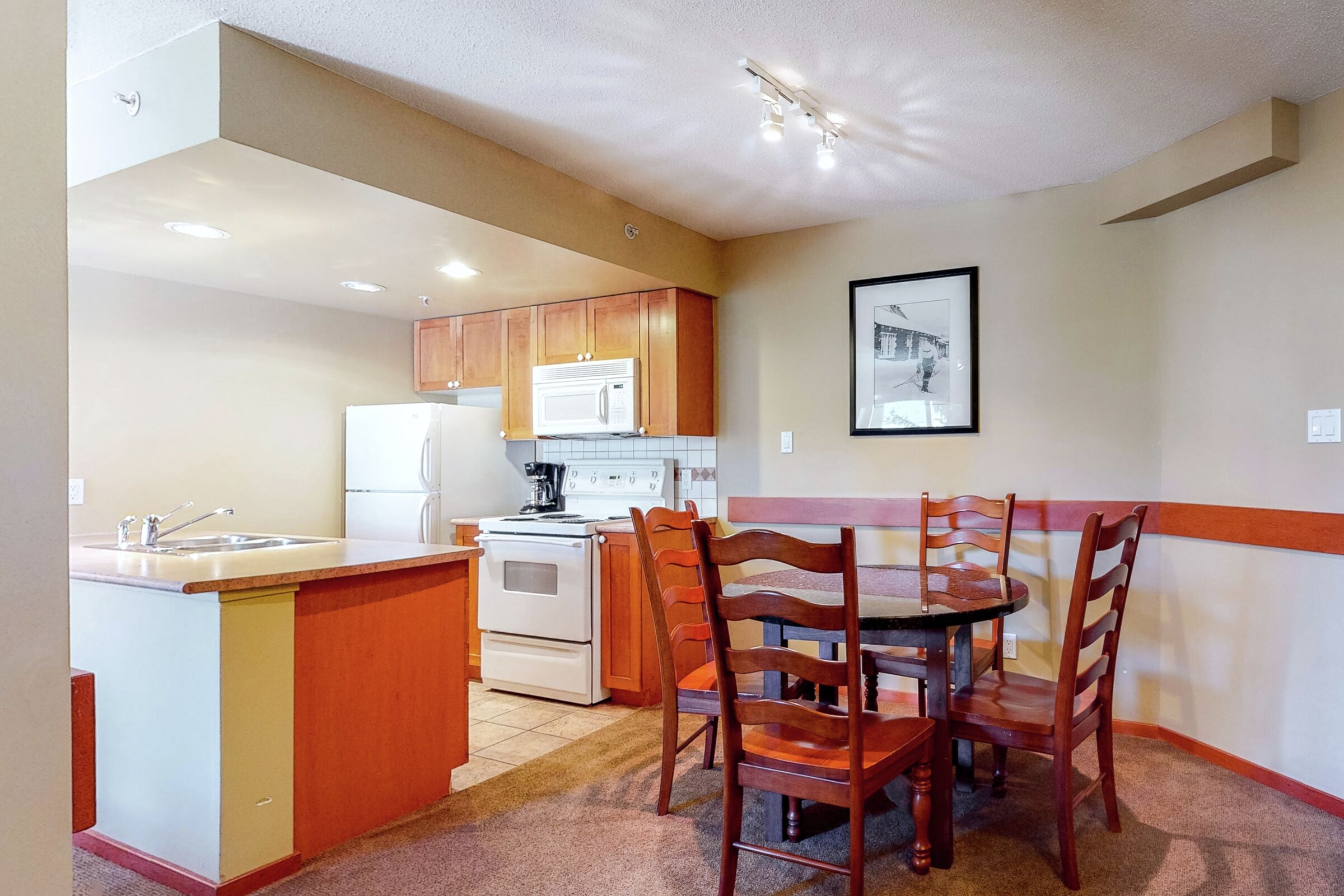 Dining Room & Kitchen