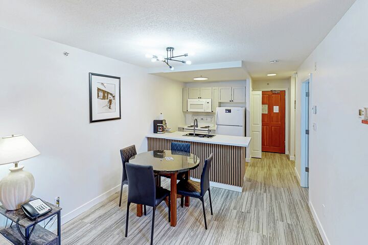 Dining Area & Kitchen
