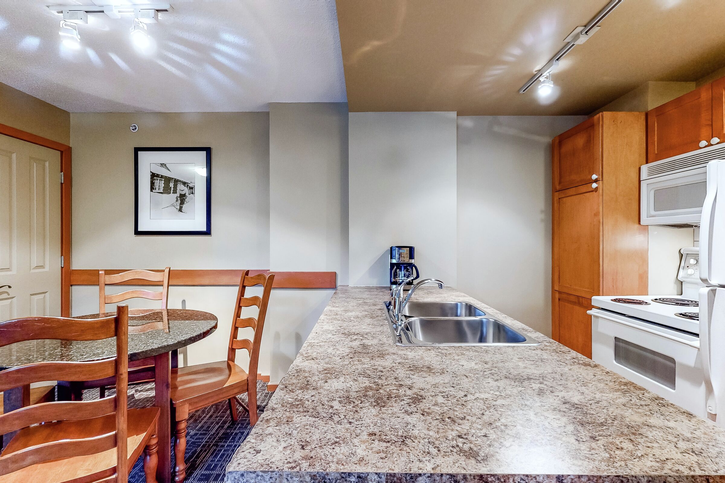 Dining Room & Kitchen