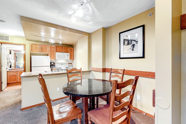 Dining Area & Kitchen