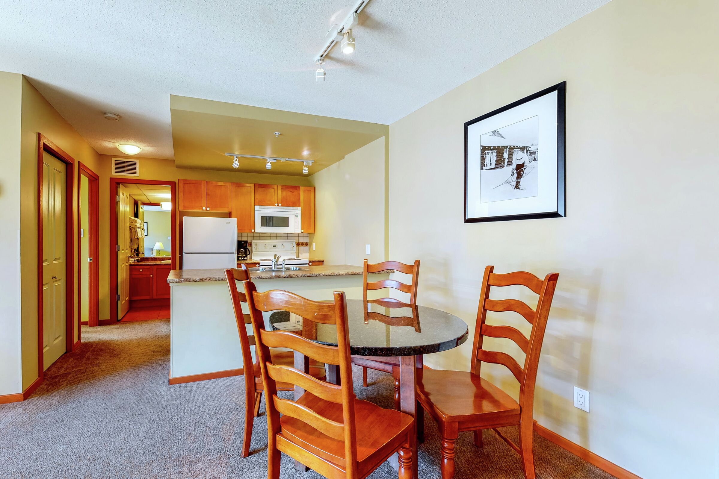Dining Area & Kitchen