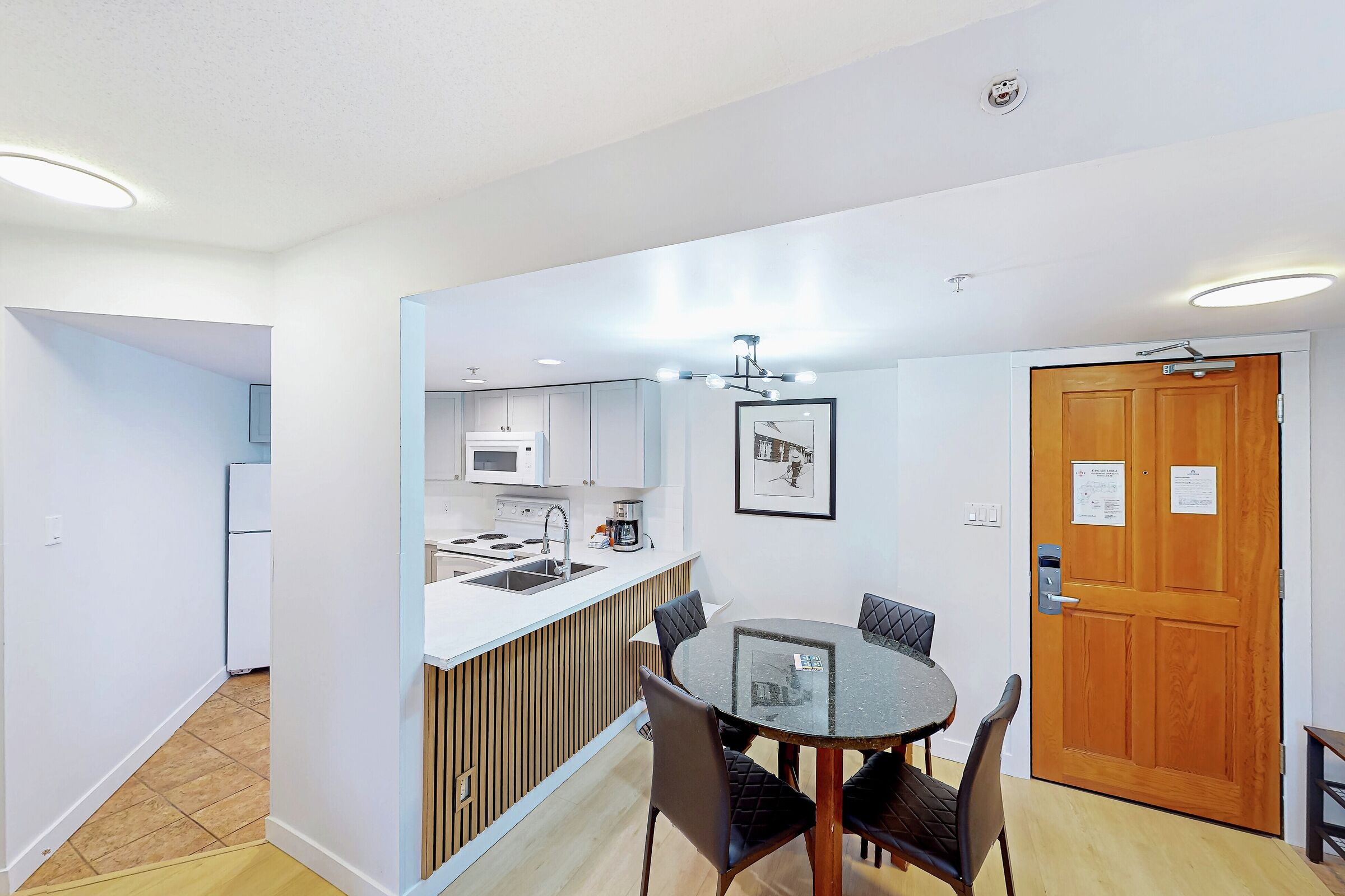 Dining Area & Kitchen