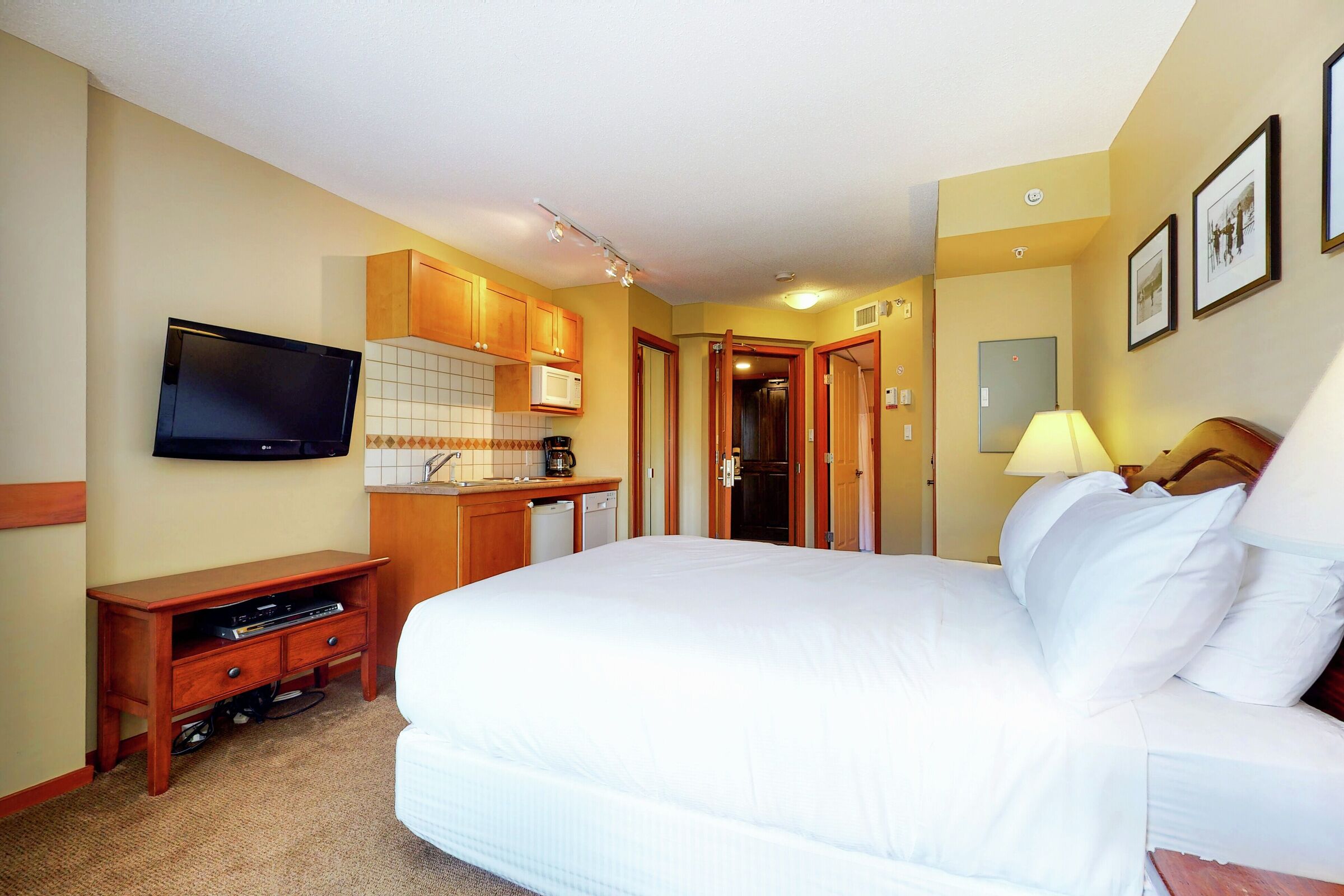 #402/404 - Studio Sleeping Area