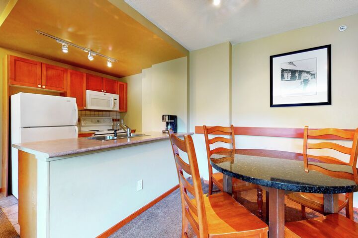 Dining Area & Kitchen