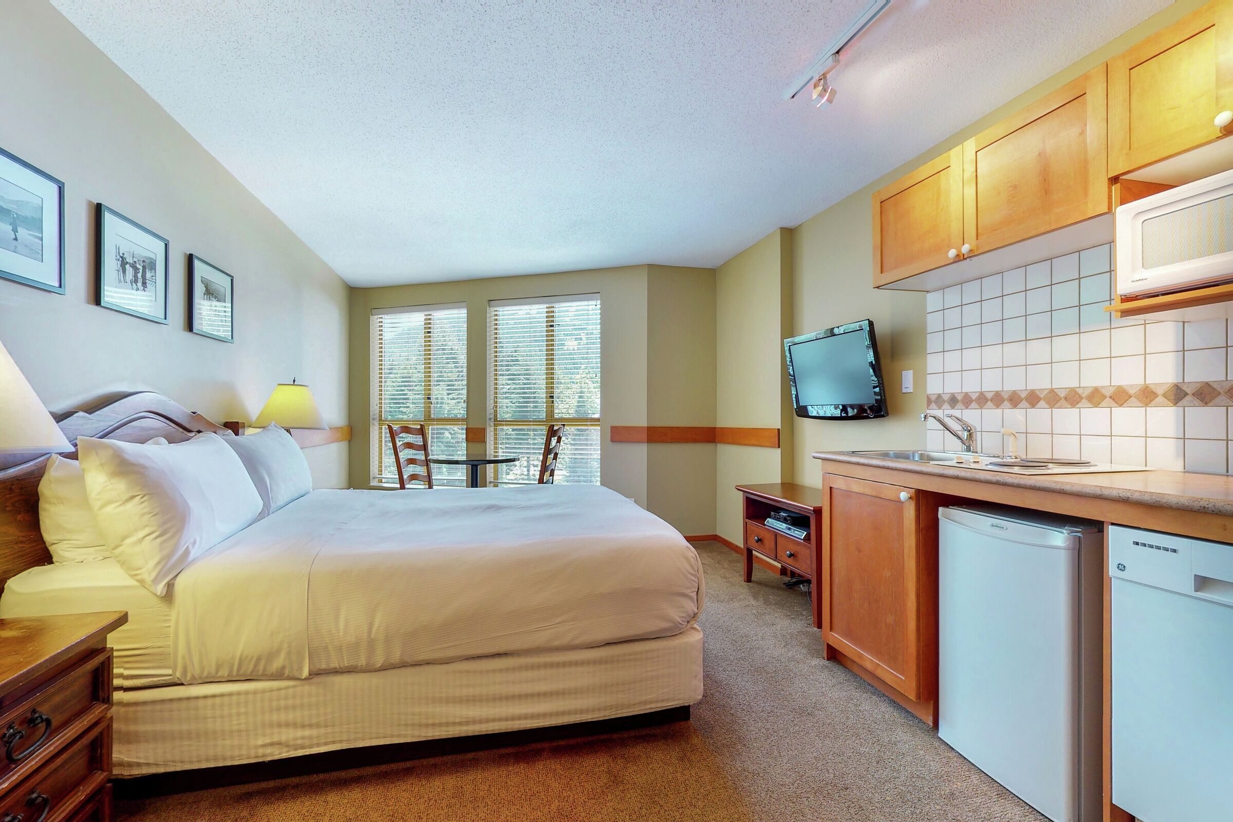 #402/404 - Studio Sleeping Area