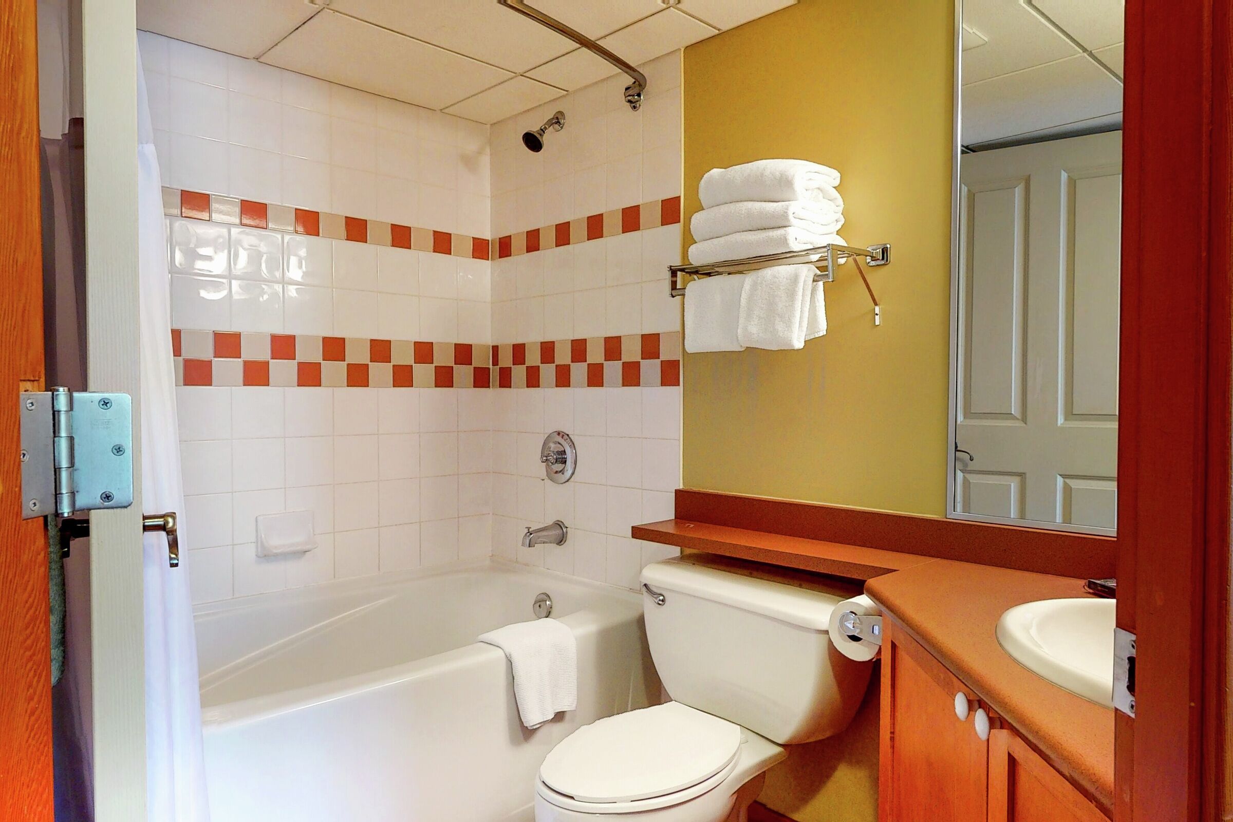 #402/404 - Studio Bathroom