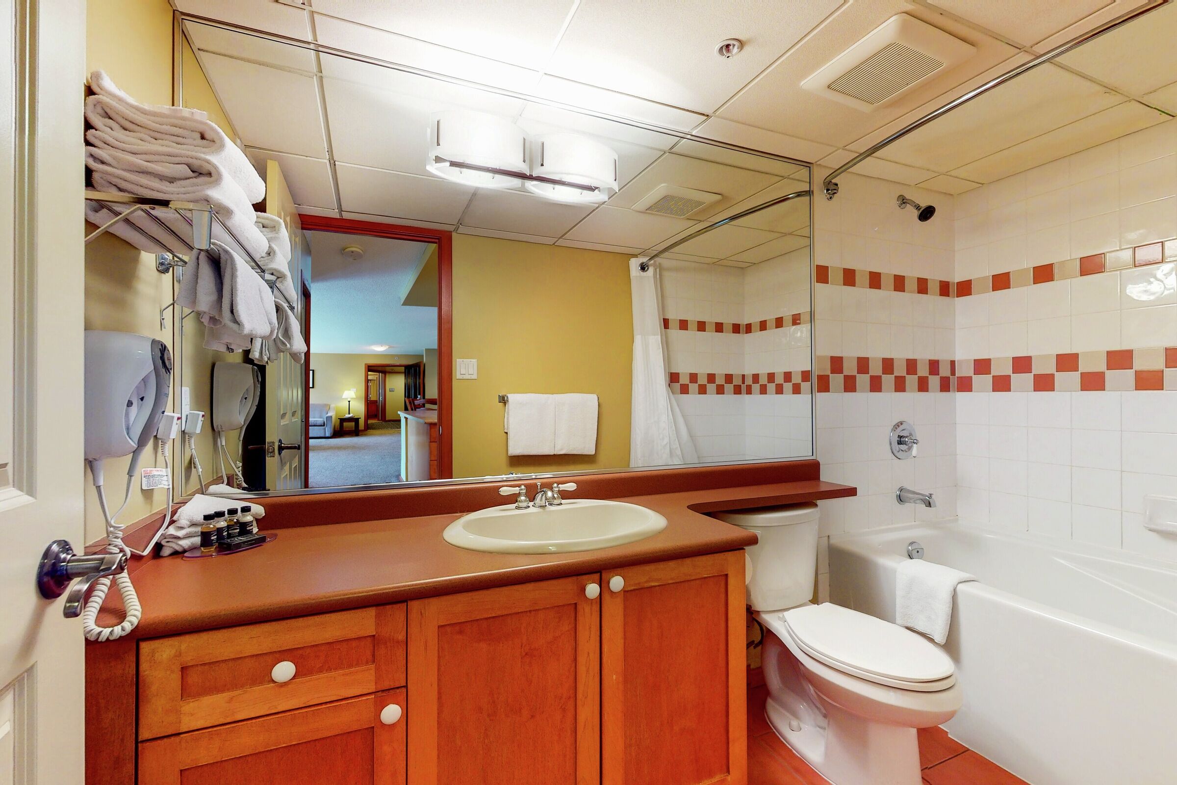 #402/404 - Bathroom