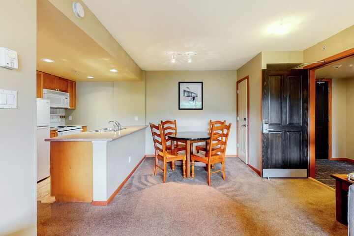 #508/510 - Dining Area & Kitchen