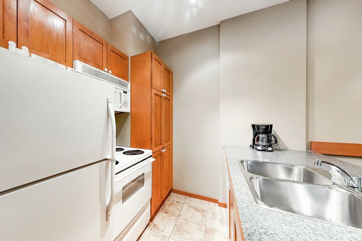 #114/116 - Kitchen