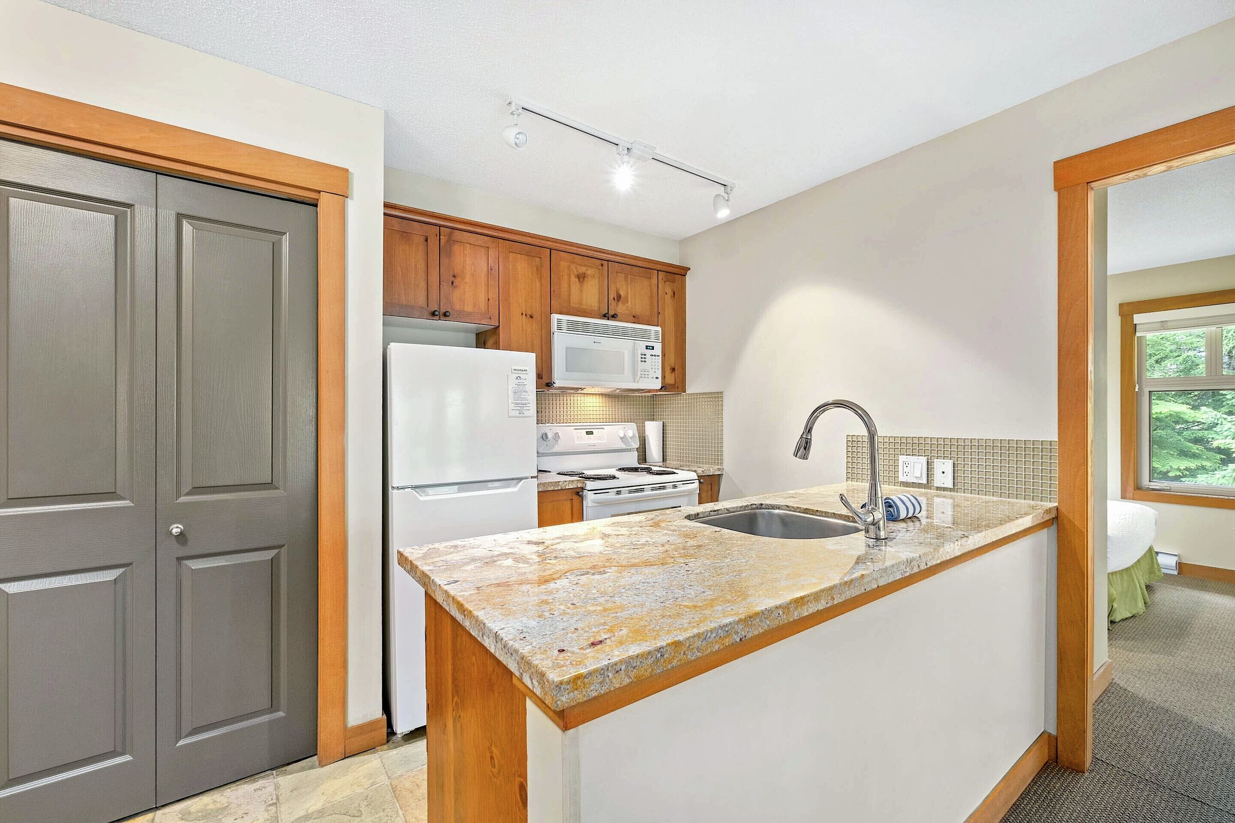 #425 - Kitchen