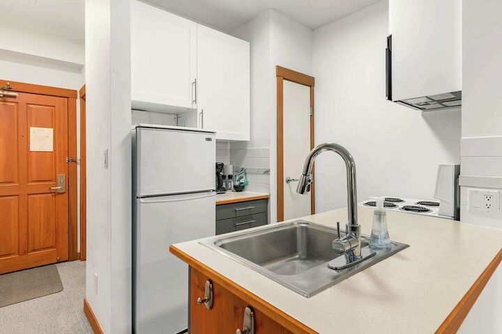 #223 - Studio Kitchen