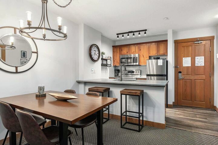 #412 - Dining Room & Kitchen