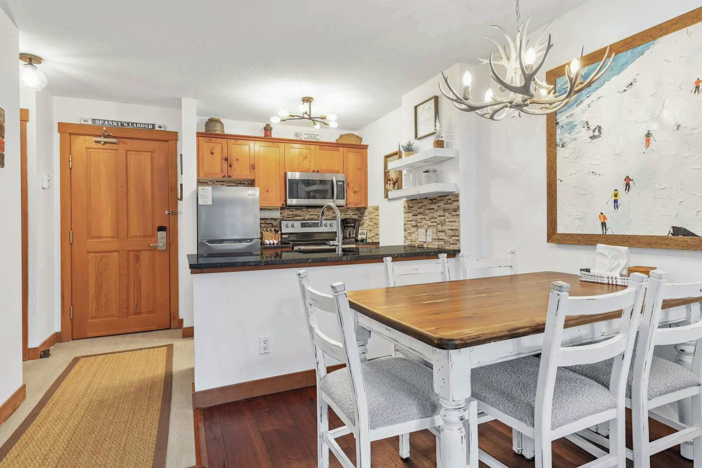 #407 - Dining Room & Kitchen