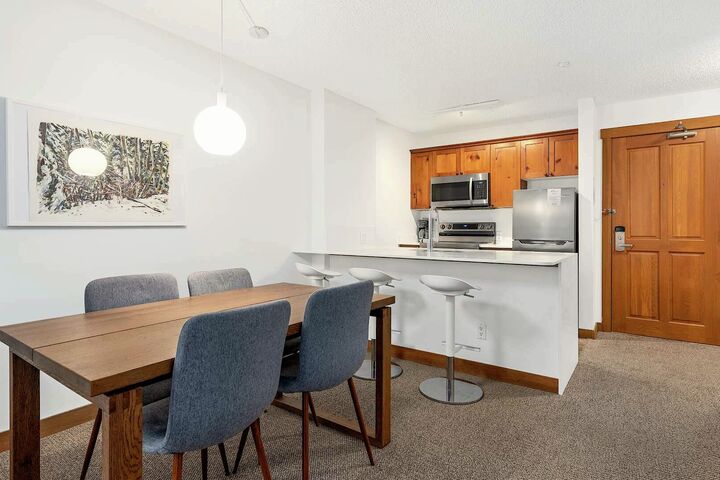 #322 - Dining Room & Kitchen