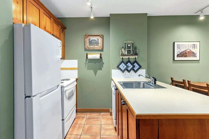 #406 - Kitchen