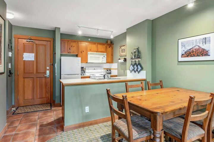 #406 - Dining Room & Kitchen