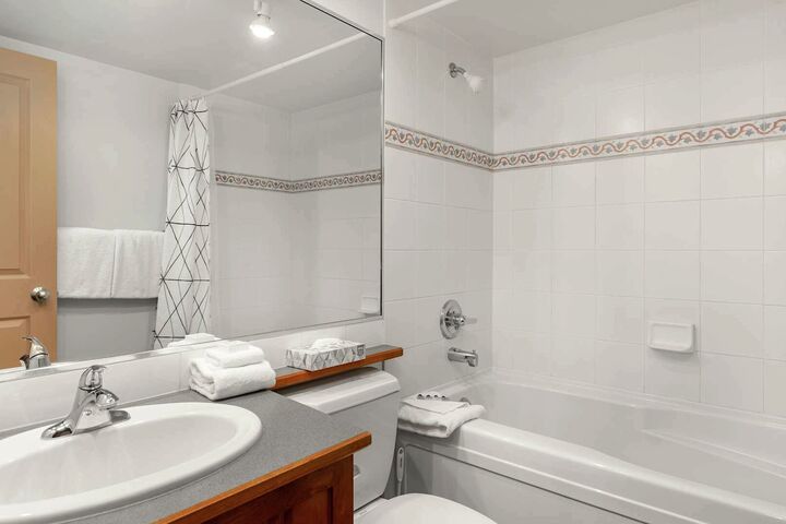 #410 - Bathroom