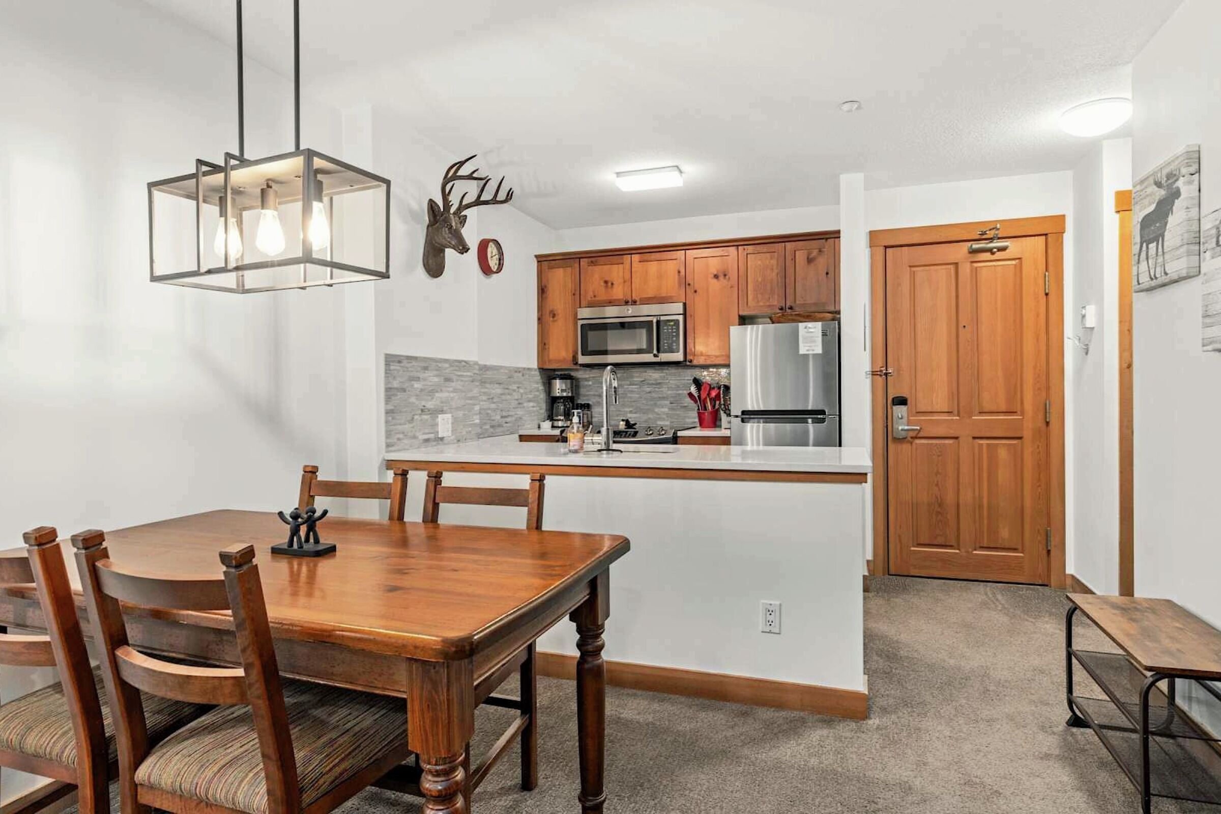#302 - Dining Room & Kitchen