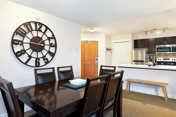 #305 - Dining Room & Kitchen