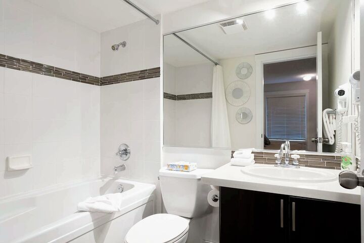 #305 - Master Ensuite Bathroom
