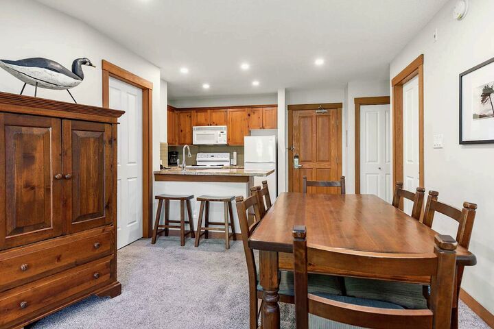 #526 - Dining Room & Kitchen