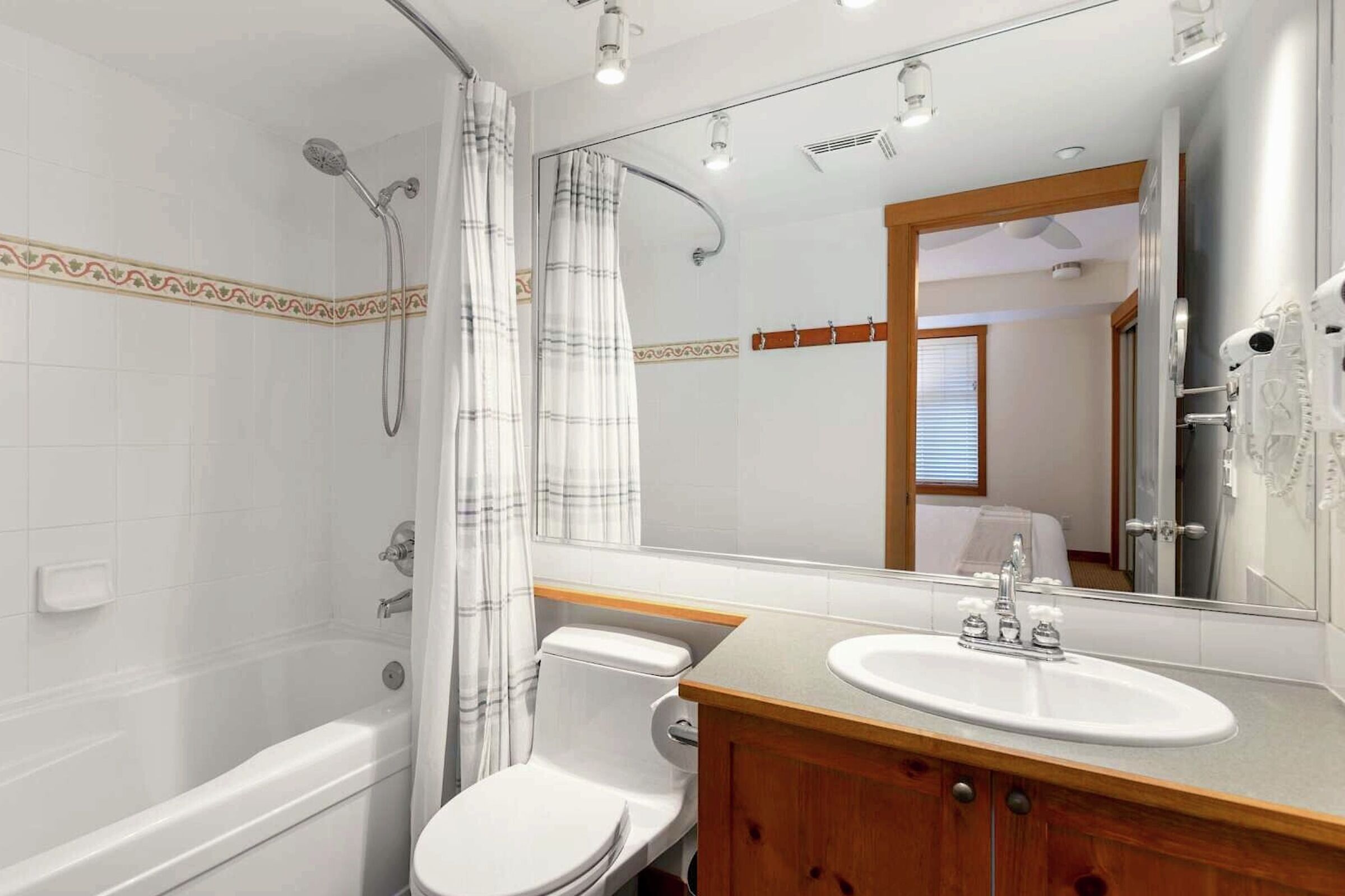 #414 - Master Ensuite Bathroom