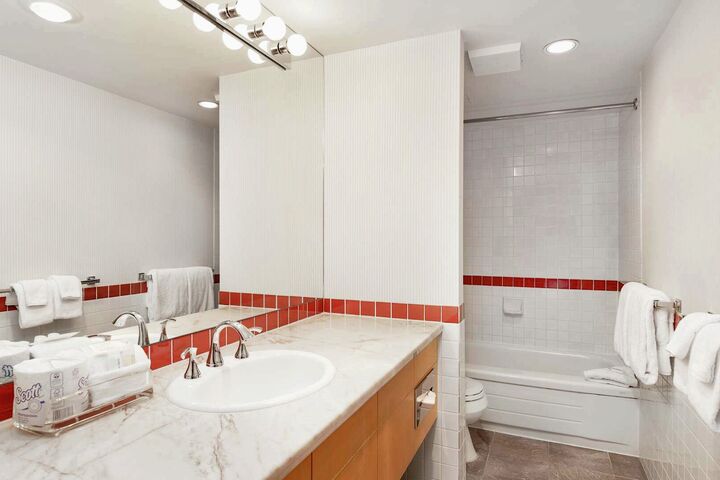 #404 - Bathroom