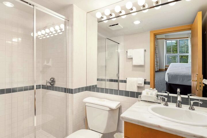#404 - Ensuite Bathroom