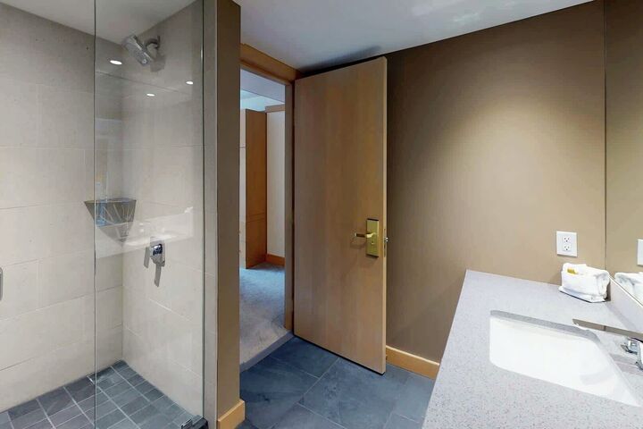 #311 - Ensuite Bathroom