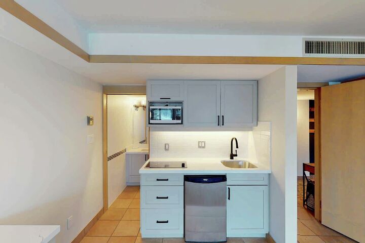 #411 - Kitchenette
