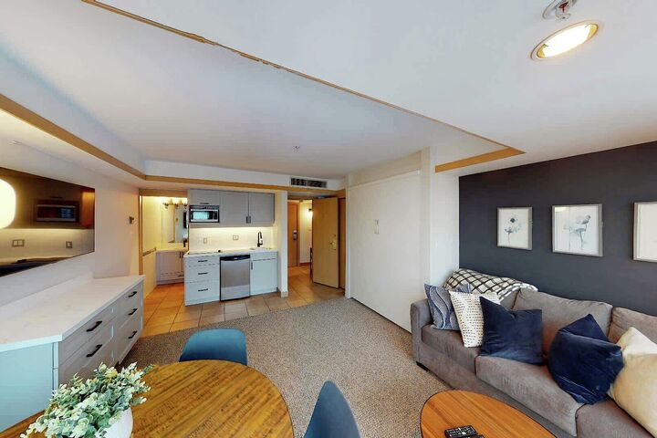 #411 - Living Area