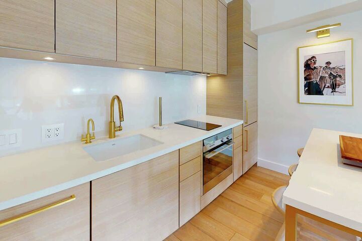 Dining Room & Kitchenette