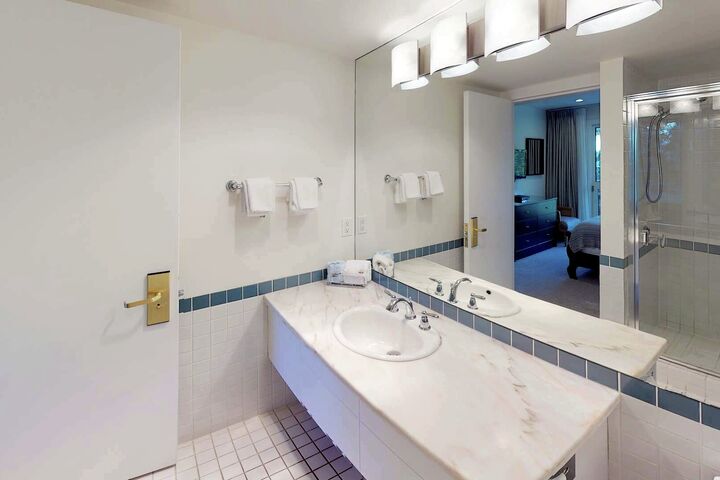 #412 - Ensuite Bathroom