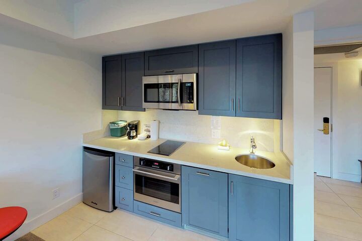 #412 - Kitchenette