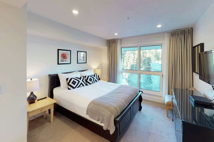 #412 - Bedroom