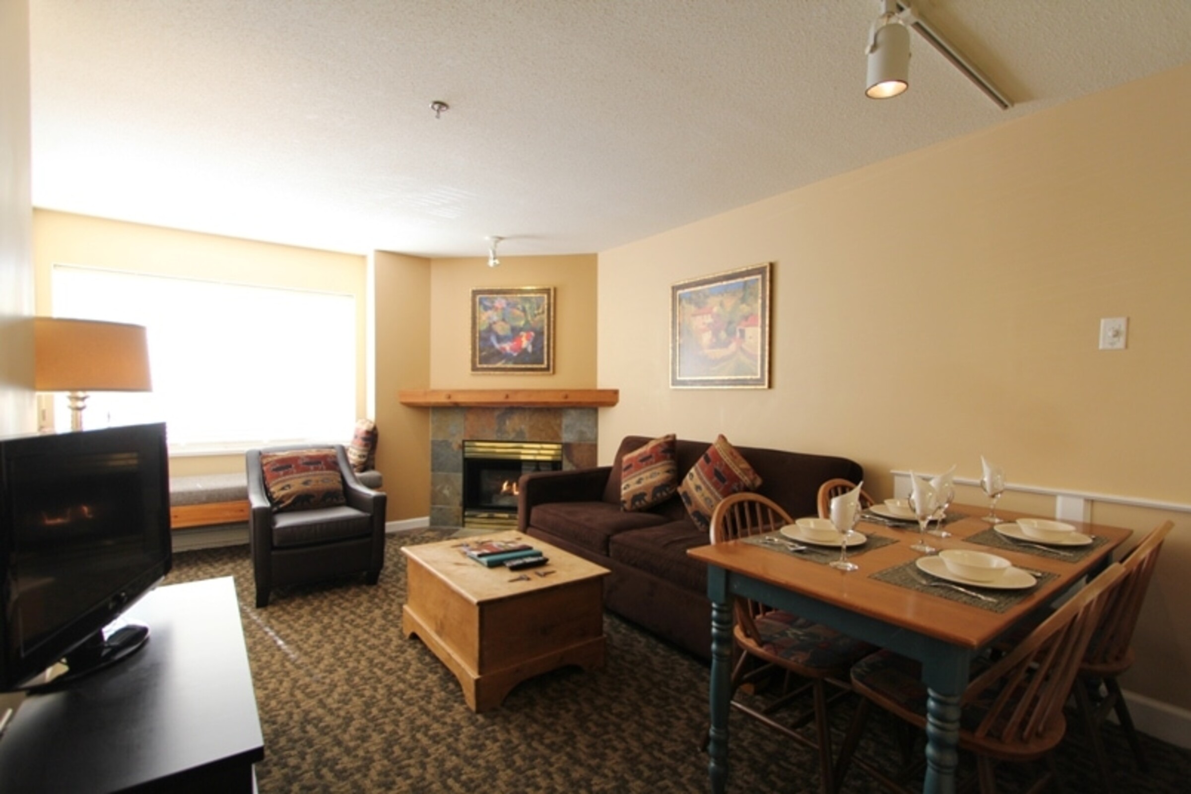 #202 - Living Room & Dining Room
