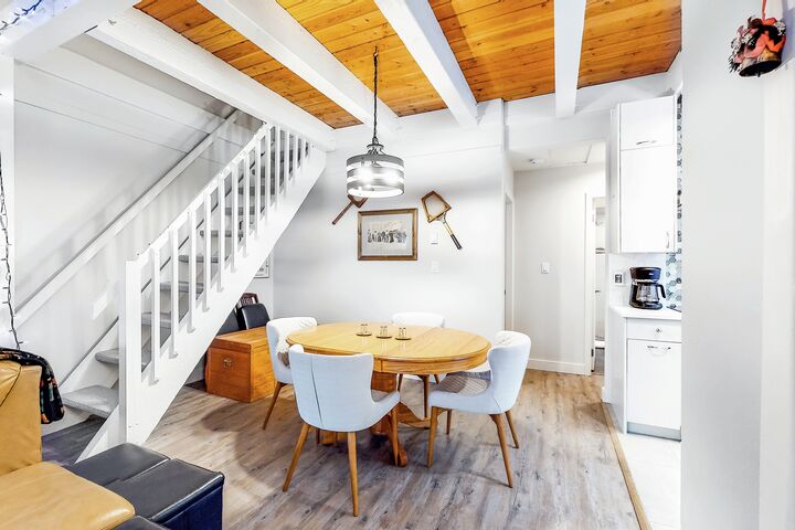 #16 - Coach House - Dining Area