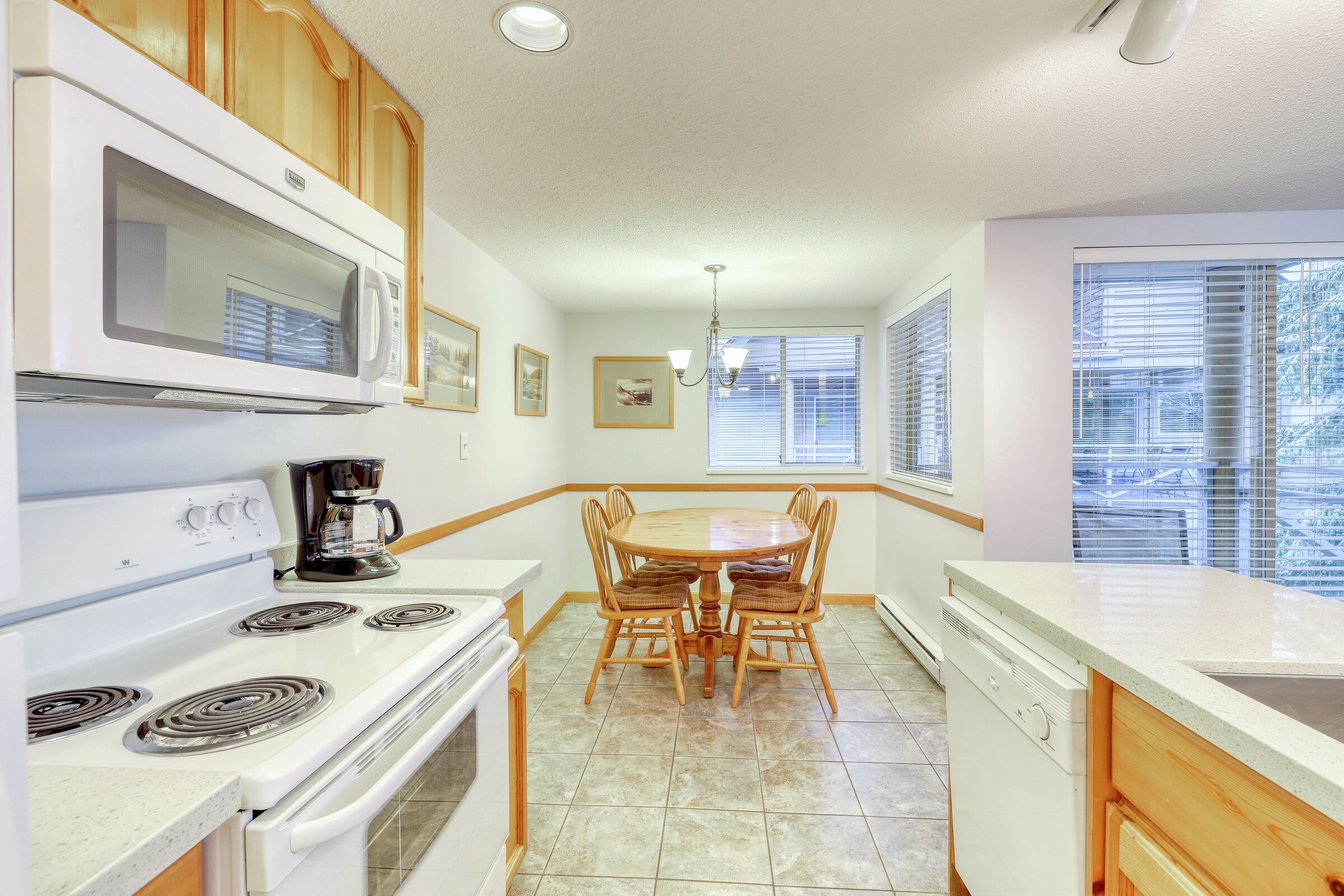 Dining Area & Kitchen