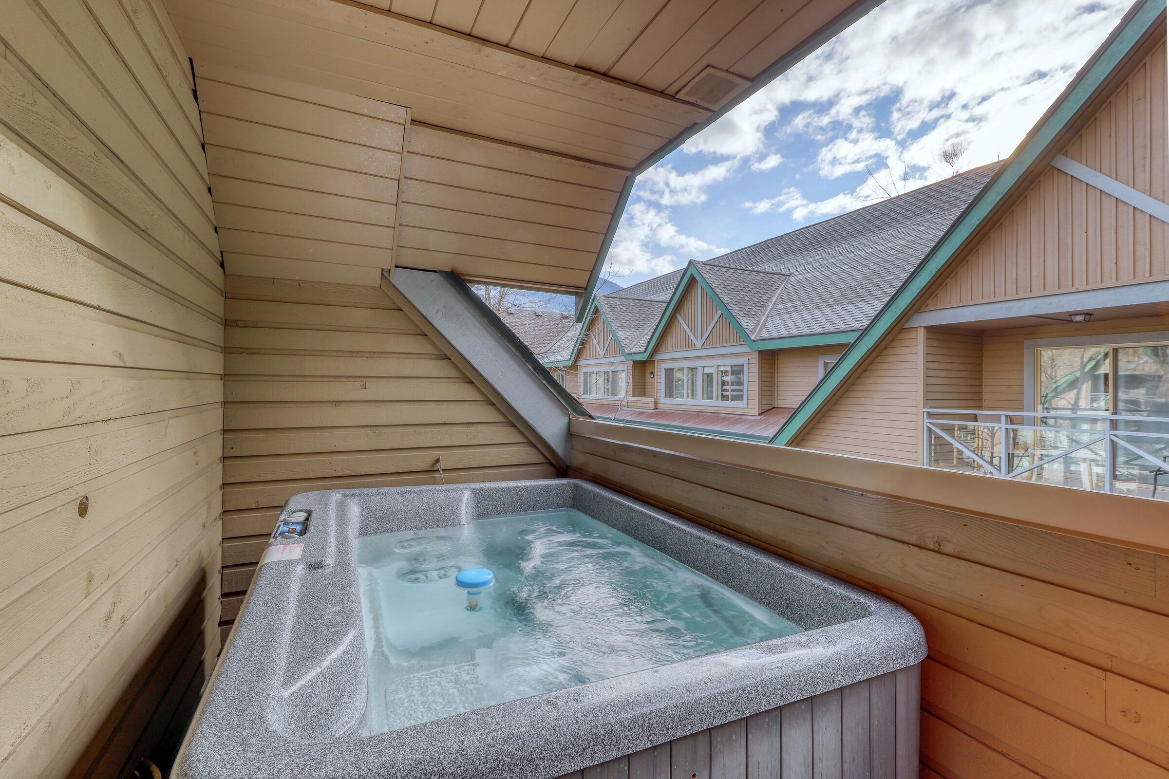 Balcony with Hot Tub