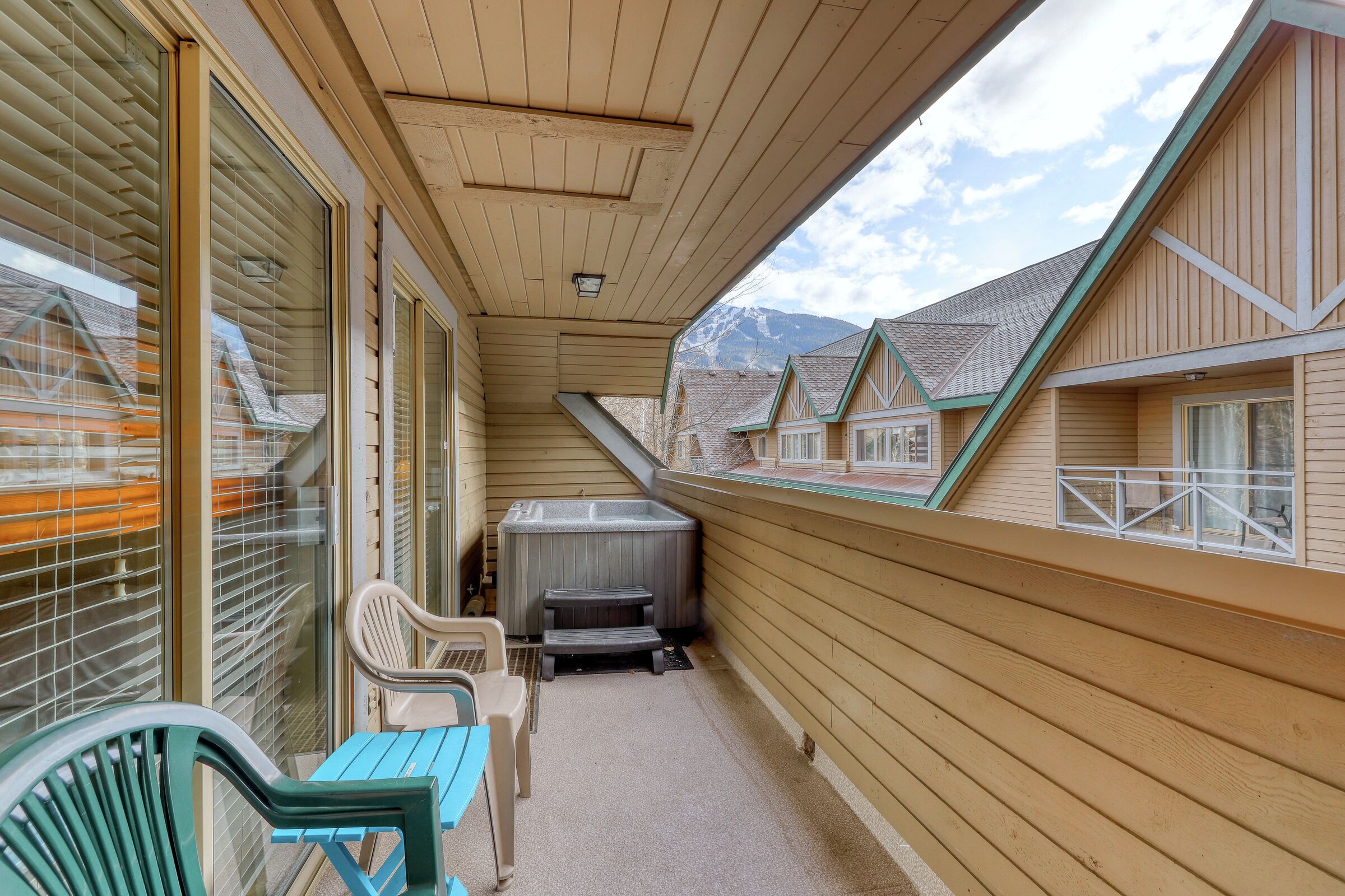 Balcony with Hot Tub