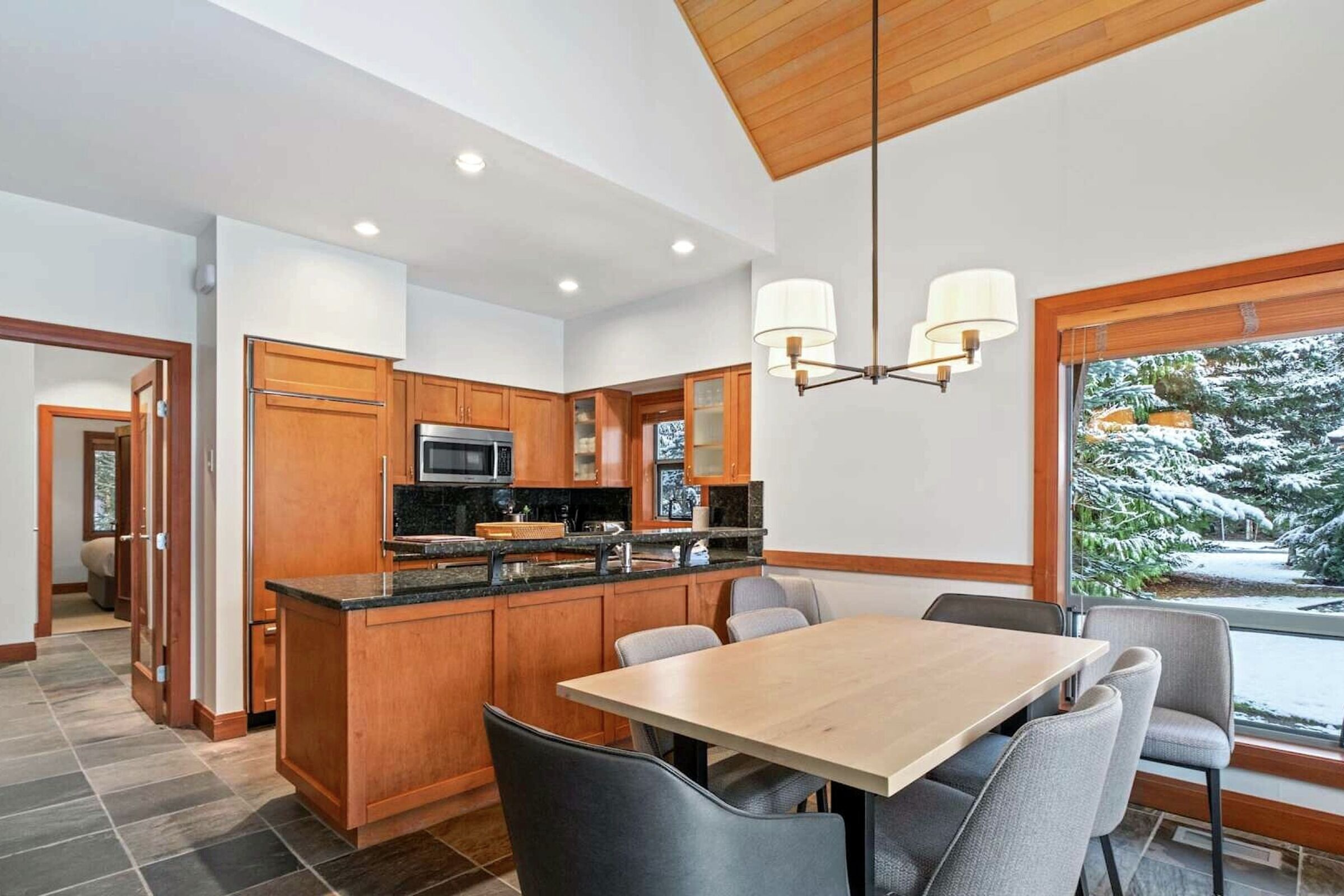 #4747 - Dining Area & Kitchen