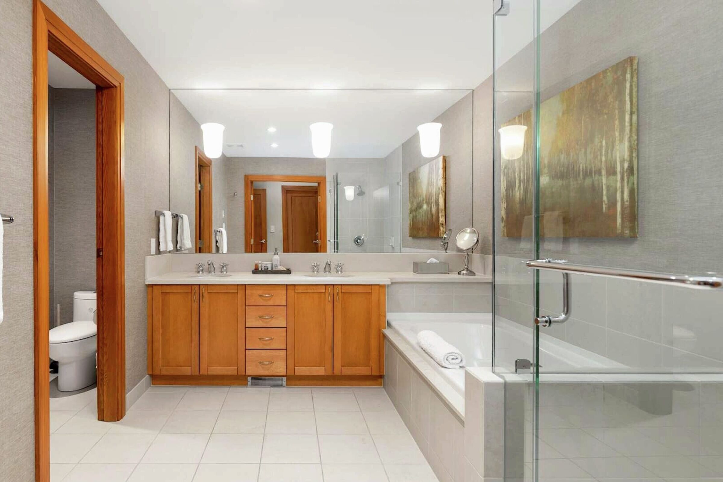 #4826 - Master Ensuite Bathroom